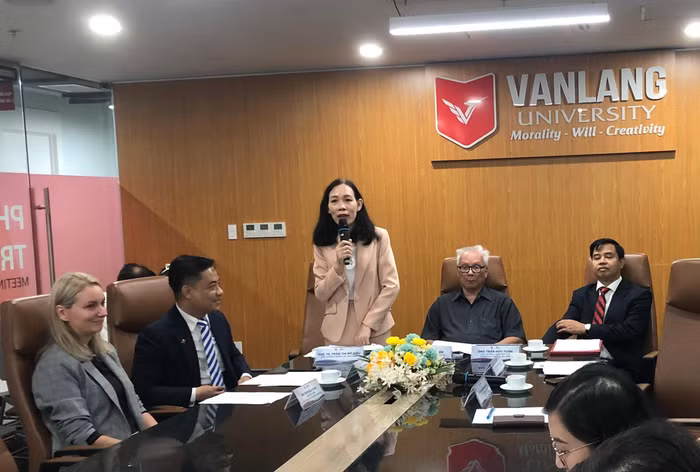 Toạ đàm “Đào tạo và phát triển nguồn nhân lực du lịch thích ứng với bối cảnh bình thường mới” thu hút đông đại diện lãnh đạo các trường và doanh nghiệp (ảnh: Lê Phương)