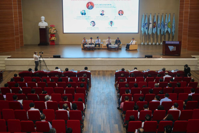 Hội thảo Phát triển khoa học và công nghệ phục vụ sự nghiệp công nghiệp hoá, hiện đại hoá trong điều kiện kinh tế thị trường định hướng xã hội chủ nghĩa và hội nhập quốc tế” tổ chức tại Đại học Quốc gia Thành phố Hồ Chí Minh (ảnh: Nguyễn An) Hội thảo Phát triển khoa học và công nghệ phục vụ sự nghiệp công nghiệp hoá, hiện đại hoá trong điều kiện kinh tế thị trường định hướng xã hội chủ nghĩa và hội nhập quốc tế” tổ chức tại Đại học Quốc gia Thành phố Hồ Chí Minh (ảnh: Nguyễn An)