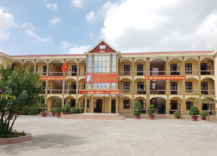 Em Đức có vấn đề về não nên nhà trường cần có biện pháp giáo dục phù hợp (Ảnh: Lã Tiến) Em Đức có vấn đề về não nên nhà trường cần có biện pháp giáo dục phù hợp (Ảnh: Lã Tiến)