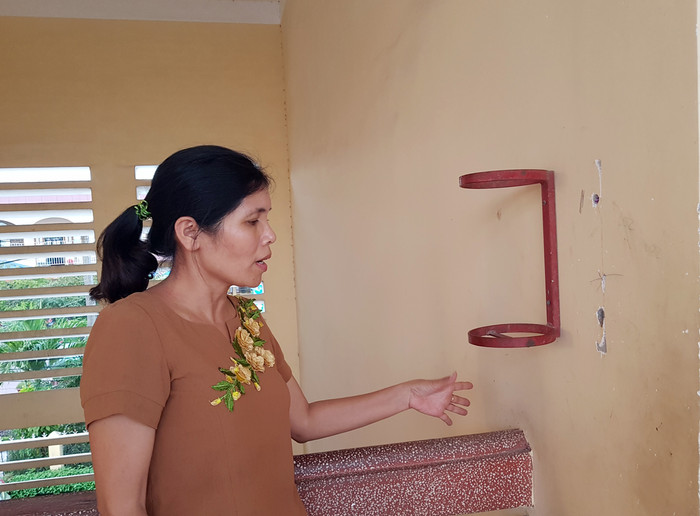 Bà Phạm Thị Huế, Phó hiệu trưởng Trường Trung học cơ sở An Hồng trần tình về việc đánh vào đầu em Đức (Ảnh: CTV) Bà Phạm Thị Huế, Phó hiệu trưởng Trường Trung học cơ sở An Hồng trần tình về việc đánh vào đầu em Đức (Ảnh: CTV)