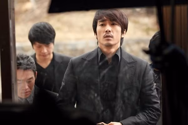 Nhân vật của Song Seung Hun trong When a Man Loves. Nhân vật của Song Seung Hun trong When a Man Loves.