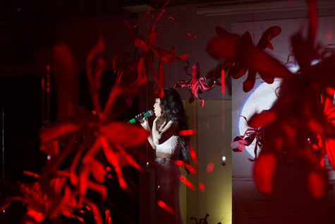 Hà Linh giăng khắp sân khấu loài hoa Bỉ Ngạn Hà Linh giăng khắp sân khấu loài hoa Bỉ Ngạn