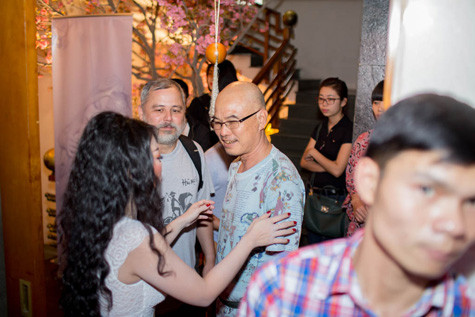 Nhạc sĩ Vũ Ngọc Đại được Hà Linh dành nhiều lời cảm ơn trong buổi ra mắt sản phẩm đầu tay Nhạc sĩ Vũ Ngọc Đại được Hà Linh dành nhiều lời cảm ơn trong buổi ra mắt sản phẩm đầu tay