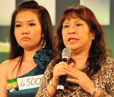 Vụ lùm xùm về biên tập phần thi của thí sinh Quỳnh Anh tại Tìm kiếm Việt Nam 2012 với việc mẹ của cô bé phải nhảy bổ lên sân khấu để thanh minh.