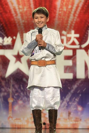 Cậu bé 12 tuổi người Mông Cổ Uudam với phần thi bị cắt ghép khiến hàng triệu khán giả phải rơi lệ.