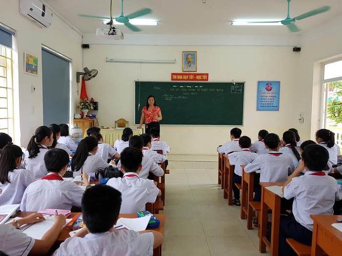 Nhiều bộ môn, các giáo viên hợp đồng tại quận Lê Chân phải cạnh tranh để được tuyển dụng vì chỉ tiêu rất ít (Ảnh: Lã Tiến) Nhiều bộ môn, các giáo viên hợp đồng tại quận Lê Chân phải cạnh tranh để được tuyển dụng vì chỉ tiêu rất ít (Ảnh: Lã Tiến)