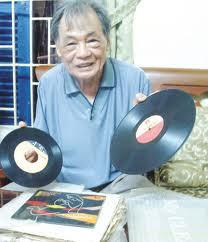 Nghệ sĩ Văn Hanh, người đầu tiên thể hiện Câu hò bên bờ Hiền Lương của nhạc sĩ Hoàng Hiệp. Nghệ sĩ Văn Hanh, người đầu tiên thể hiện Câu hò bên bờ Hiền Lương của nhạc sĩ Hoàng Hiệp.