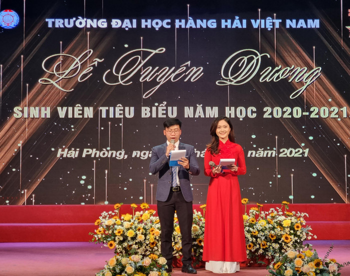 Trường Đại học Hàng Hải Việt Nam tổ chức vinh danh những gương mặt sinh viên xuất sắc (Ảnh: Phương Linh) Trường Đại học Hàng Hải Việt Nam tổ chức vinh danh những gương mặt sinh viên xuất sắc (Ảnh: Phương Linh)