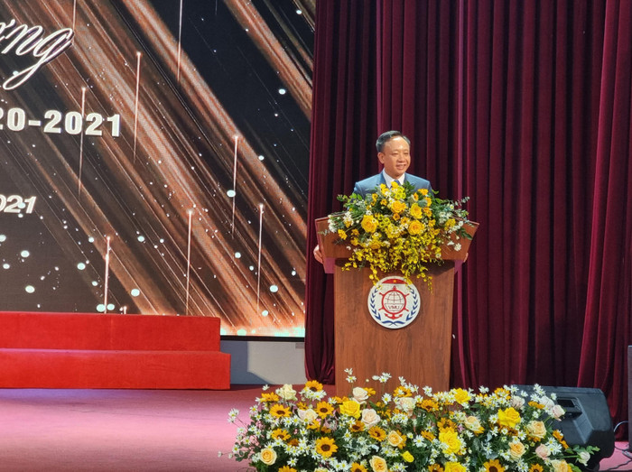 Phó Giáo sư. Tiến sĩ Phạm Xuân Dương - Hiệu trưởng Trường Đại học Hàng hải Việt Nam phát biểu tại buổi lễ (Ảnh: Phương Linh) Phó Giáo sư. Tiến sĩ Phạm Xuân Dương - Hiệu trưởng Trường Đại học Hàng hải Việt Nam phát biểu tại buổi lễ (Ảnh: Phương Linh)
