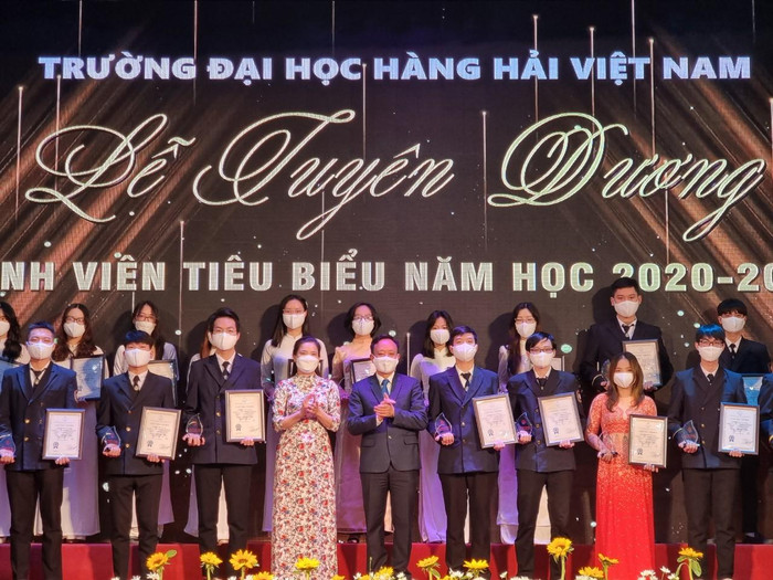 198 sinh viên tiêu biểu của nhà trường được tuyên dương trong buổi lễ (Ảnh: Phương Linh) 198 sinh viên tiêu biểu của nhà trường được tuyên dương trong buổi lễ (Ảnh: Phương Linh)