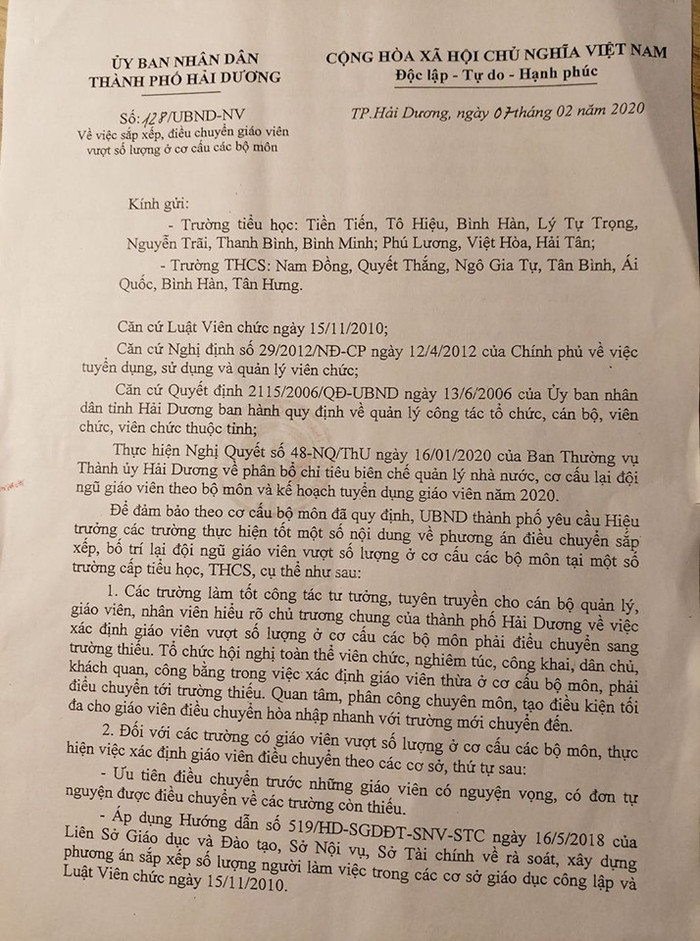 Công văn của Ủy ban nhân dân thành phố Hải Dương chỉ đạo các nhà trường thực hiện việc xét giáo viên điều chuyển (Ảnh: Lã Tiến) Công văn của Ủy ban nhân dân thành phố Hải Dương chỉ đạo các nhà trường thực hiện việc xét giáo viên điều chuyển (Ảnh: Lã Tiến)