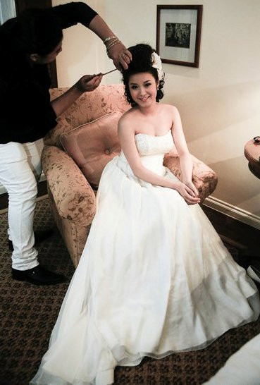 8.Mi vân Hotgirl 8x sở hữu gương mặt đẹp như búp bê và những đường cong gợi cảm. Trong chiếc váy trắng và niềm hạnh phúc ngày vu quy, trông Mi Vân lộng lẫy và rạng rỡ như một nàng công chúa. 8.Mi vân Hotgirl 8x sở hữu gương mặt đẹp như búp bê và những đường cong gợi cảm. Trong chiếc váy trắng và niềm hạnh phúc ngày vu quy, trông Mi Vân lộng lẫy và rạng rỡ như một nàng công chúa.