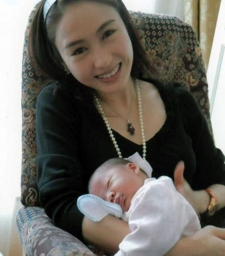 Người mẹ hai con Lê Tư năm nay cũng đã 41 tuổi. Người mẹ hai con Lê Tư năm nay cũng đã 41 tuổi.