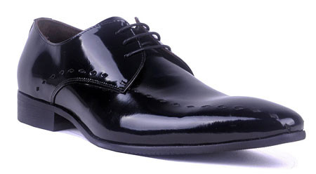 Model KM650 trẻ trung, chất liệu da tự nhiên, đế cao su ép gỗ.