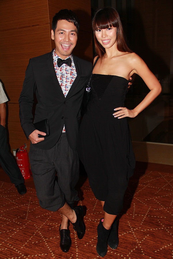 Phan Anh dí dỏm bên siêu mẫu Hà Anh Phan Anh dí dỏm bên siêu mẫu Hà Anh