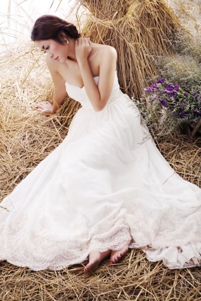 7.Tăng Thanh Hà Nữ hoàng quảng cáo 2010 vẫn chưa có ý định bật mí dự định kết hôn, tuy nhiên cô cũng không từ chối thực hiện các bộ ảnh váy cưới. Nhờ đó mà các fans có dịp chiêm ngưỡng một Hà Tăng bớt đi nét cá tính, thay vào đó là vẻ đẹp trong trẻo, ngọt ngào, nữ tính đến lạ kỳ. 7.Tăng Thanh Hà Nữ hoàng quảng cáo 2010 vẫn chưa có ý định bật mí dự định kết hôn, tuy nhiên cô cũng không từ chối thực hiện các bộ ảnh váy cưới. Nhờ đó mà các fans có dịp chiêm ngưỡng một Hà Tăng bớt đi nét cá tính, thay vào đó là vẻ đẹp trong trẻo, ngọt ngào, nữ tính đến lạ kỳ.