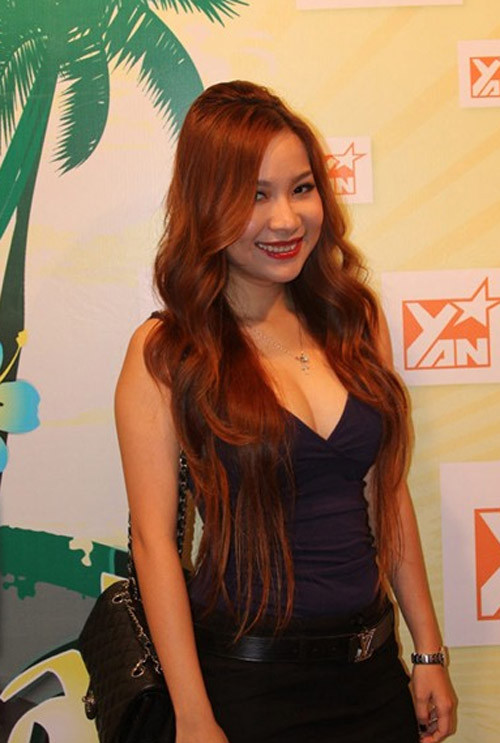 Duy Uyên trông già và xấu tệ với mái tóc nối này!