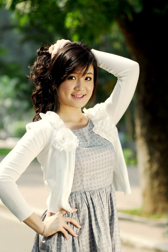 Xuân Mai thích tông màu sáng như ghi, trắng... bởi chúng rất dễ kết hợp với nhau, cũng như phù hợp trong mọi hoàn cảnh.