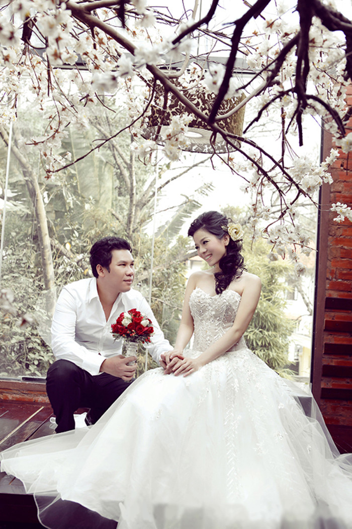 11.Lệ Quyên Ai nói mang bầu là mất đẹp? Lệ Quên chứng tỏ cho mọi người thấy rằng, ngay cả khi mang bầu, người phụ nữ mặc váy cưới vẫn rất xinh đẹp. 11.Lệ Quyên Ai nói mang bầu là mất đẹp? Lệ Quên chứng tỏ cho mọi người thấy rằng, ngay cả khi mang bầu, người phụ nữ mặc váy cưới vẫn rất xinh đẹp.