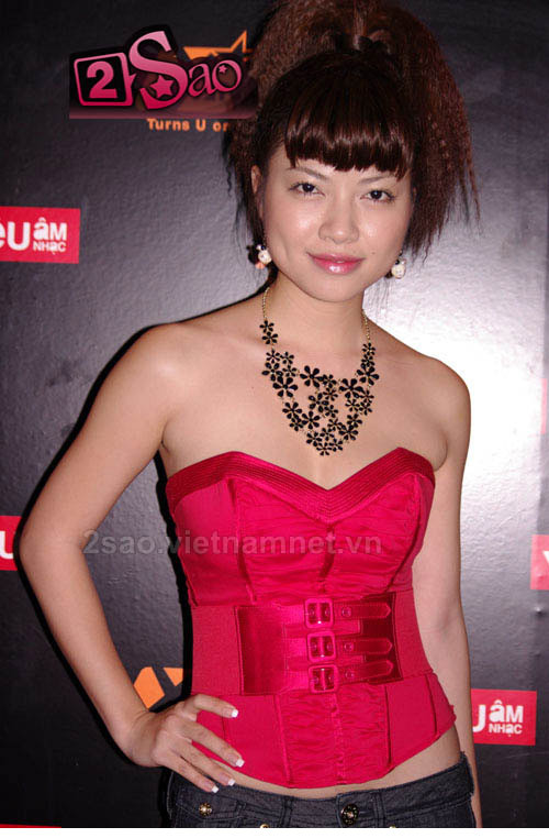 Mái tóc này đã làm cho khuôn mặt bầu bĩnh của Tăng Bảo Quyên xấu tệ.