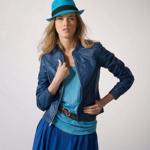 4. Áo jacket: Trong những ngày trời trở gió lạnh, những chiếc áo Jacket rất trẻ trung, phong cách này sẽ khiến bạn thật tự tin và nổi bật. Áo jacket có độ dài ngắn khác nhau, tùy thuộc vào hình thể cũng như sở thích của mỗi người mà bạn có thể chọn áo ngắn ngang lưng, ngắn đến eo hay dài quá mông.