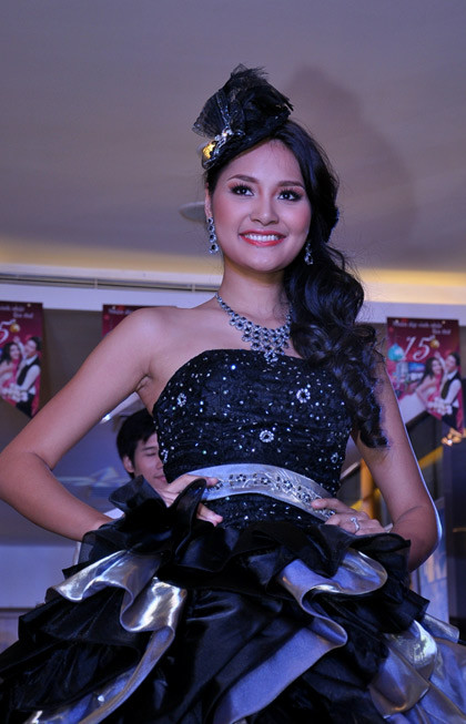 Hương Giang làm cô dâu bên Thanh Thức ảnh 4 Hương Giang làm cô dâu bên Thanh Thức ảnh 4