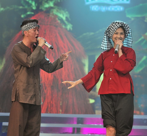 Kim Thư thành cô gái miệt vườn trong " Cặp đôi hoàn hảo" cùng với "anh hai" Hưng. Đúng là hoàn hảo!