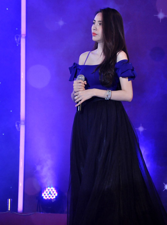 Thủy Tiên đẹp hơn khi mặc trang phục...ít hở ảnh 20 Thủy Tiên đẹp hơn khi bớt "khoe ngực"?, Thời trang, thuy tien khoe nguc, thuy tien, cong vinh, thuy tien goi cam, thoi trang, thuy tien mac vay dep