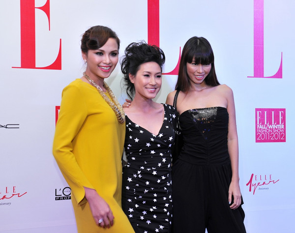 Diễm Hương chụp ảnh chung với diễn viên Kathy Uyên và người đẹp Hà Anh. Diễm Hương chụp ảnh chung với diễn viên Kathy Uyên và người đẹp Hà Anh.