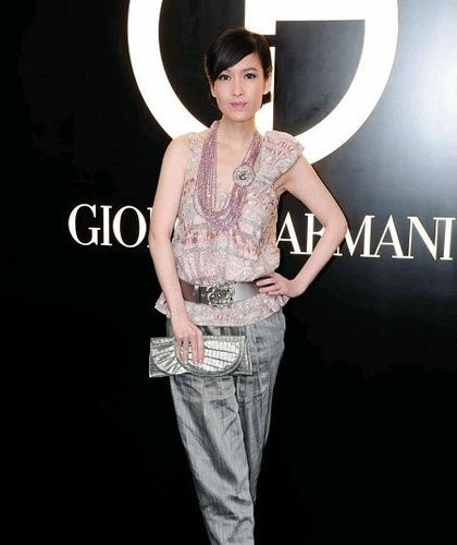 Sinh năm 1967, có thể nói Châu Tuệ Mẫn là người đẹp không tuổi của làng giải trí Hoa ngữ. Sinh năm 1967, có thể nói Châu Tuệ Mẫn là người đẹp không tuổi của làng giải trí Hoa ngữ.