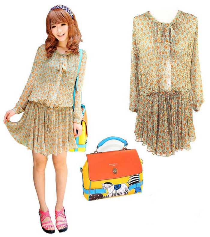 Bộ 1: Dễ thương với váy hoa di chun eo, xếp tầng xinh xắn. Thêm túi đeo và đôi guốc gộc hoặc xăng-đan, hình ảnh cô nàng cute đây rồi.