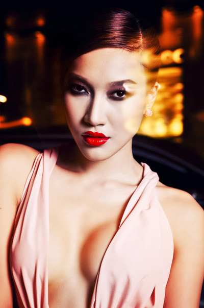 Người đẹp cho biết, sắp tới cô sẽ đẩy mạnh nghề người mẫu, Đồng thời tham gia phim ảnh nếu có được vai hay. Người đẹp cho biết, sắp tới cô sẽ đẩy mạnh nghề người mẫu, Đồng thời tham gia phim ảnh nếu có được vai hay.