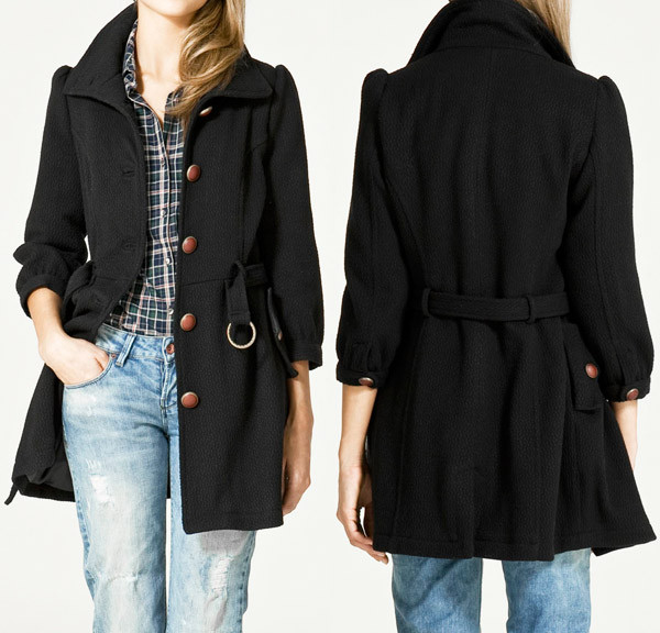 Áo khoác Zara với điểm nhấn là những chiếc khuy áo. Áo khoác Zara với điểm nhấn là những chiếc khuy áo.