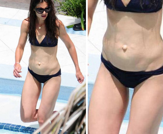 Katie Homes với chiếc bụng phình to và cái rốn thì... Katie Homes với chiếc bụng phình to và cái rốn thì...