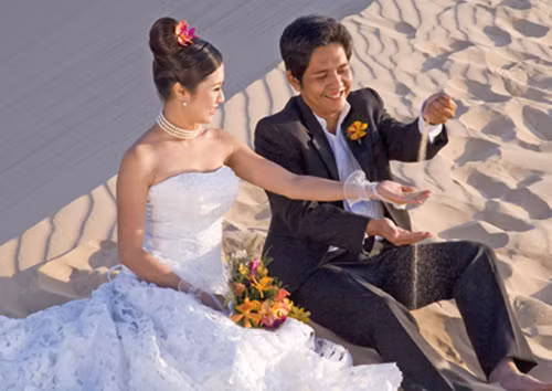 13.Thanh Thúy Kết duyên cùng “anh Phê” (phim Cô nàng xấu xí), nữ diễn viên xinh đẹp Thanh Thúy giờ đã là mẹ của một bé trai kháu khỉnh, đáng yêu. Cùng ngắm nhìn vẻ đẹp dịu dàng đằm thắm của cô trong váy trắng tinh khôi.