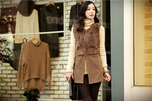 9. Áo khoác không tay: Với những ngày đầu đông hoặc khi thời tiết không quá lạnh, bạn có thể lựa chọn một loại trang phục nhẹ nhàng như những chiếc áo khoác không tay.