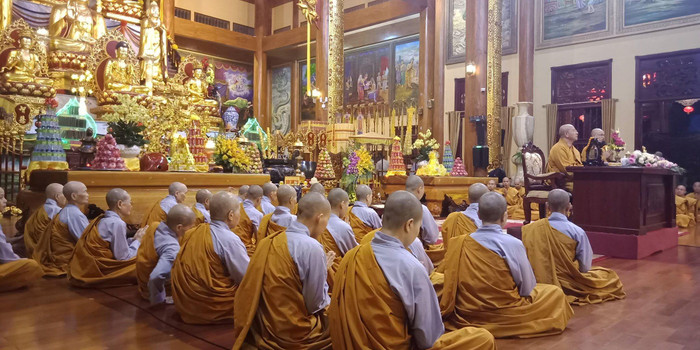 Chùa Ba Vàng tổ chức pháp thoại để trấn an phật tử và chia sẻ quan điểm liên quan đến phản ánh của báo chí về hoạt động của chùa. (Ảnh: CTV) Chùa Ba Vàng tổ chức pháp thoại để trấn an phật tử và chia sẻ quan điểm liên quan đến phản ánh của báo chí về hoạt động của chùa. (Ảnh: CTV)