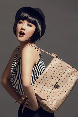 Trong các bộ ảnh thời trang, Á quân Việt Nam Idol cũng không ít lần được stylist tạo hình cho mái tóc ngắn. (Ảnh: Yume) Trong các bộ ảnh thời trang, Á quân Việt Nam Idol cũng không ít lần được stylist tạo hình cho mái tóc ngắn. (Ảnh: Yume)