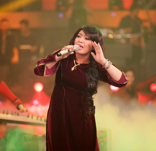 Dạ cổ hoài lang dường như không đủ để phô diễn giọng ca đầy nội lực của Xuân Nghi