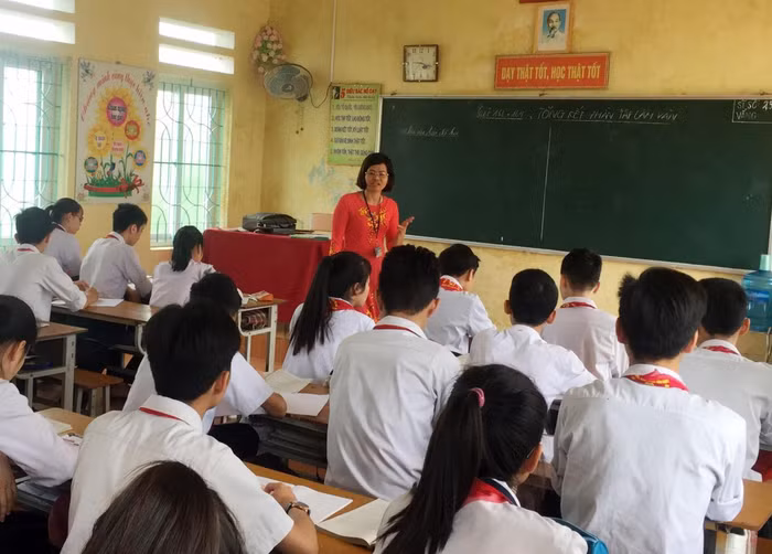 Cô giáo Trần Thị Thanh Bình luôn truyền cảm hứng cho học sinh trong mỗi tiết học Ngữ văn (Ảnh: CTV)