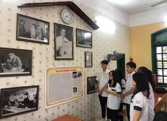 Học sinh Trường Trung học phổ thông Ngô Quyền học trong “phòng học danh nhân” mang tên Tổng Bí thư Nguyễn Văn Linh (Ảnh: CTV) Học sinh Trường Trung học phổ thông Ngô Quyền học trong “phòng học danh nhân” mang tên Tổng Bí thư Nguyễn Văn Linh (Ảnh: CTV)