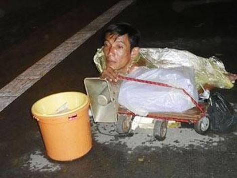 Những con người sinh ra đã phải chịu đựng những cảnh lầm than Những con người sinh ra đã phải chịu đựng những cảnh lầm than