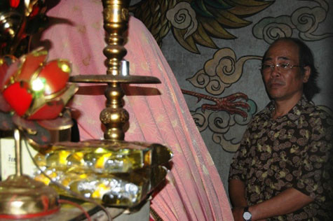 Không ai biết bí mật nào về hòn đá phía sau những tấm vải được che phủ này? Không ai biết bí mật nào về hòn đá phía sau những tấm vải được che phủ này?