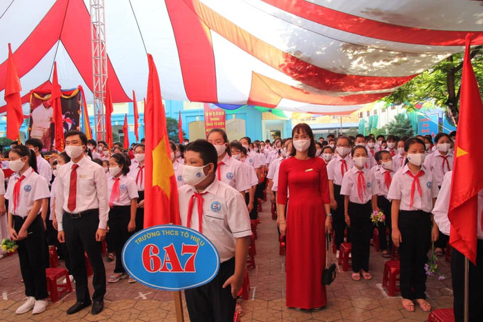 Lễ khai giảng của Trường Trung học cơ sở Tô Hiệu được tổ chức ngắn gọn, an toàn (Ảnh: MT)