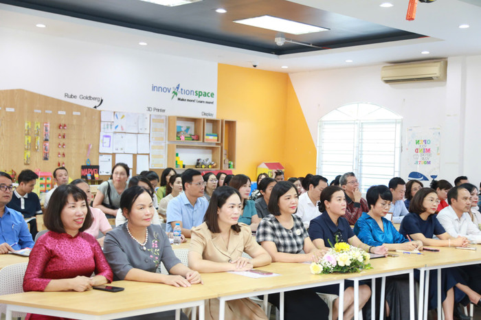 Các đại biểu tham dự chuyên đề (Ảnh: LT) GDVN_HB-chuyen-de-thu-vien-so-2.jpg