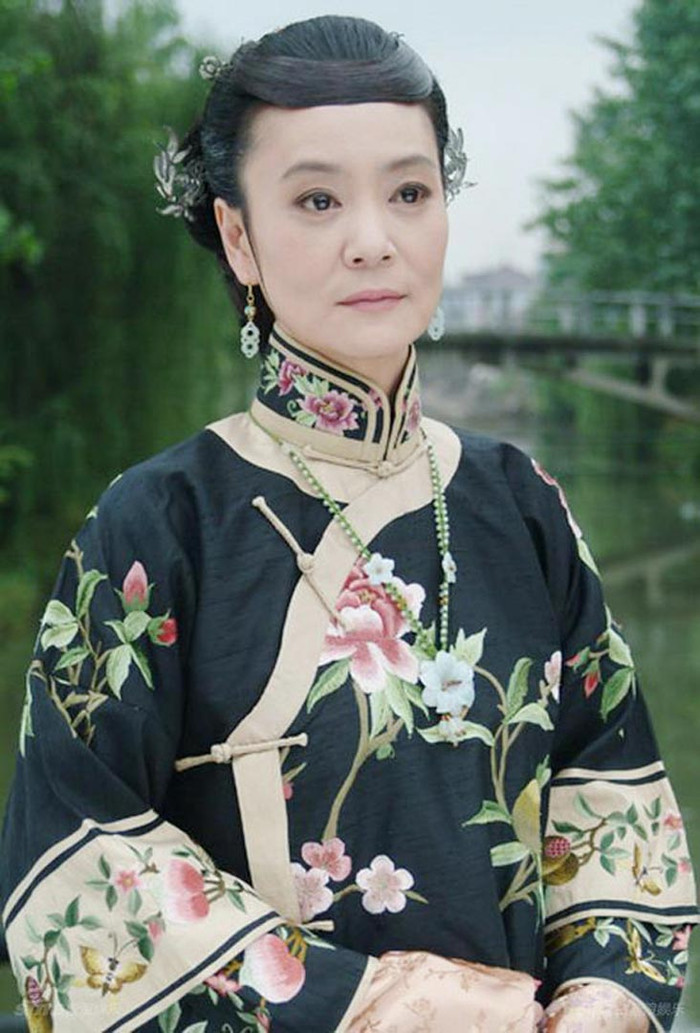 Hay hóa thân vào hình tượng... quý phú nhân. Dù trong hình tượng nào, Lưu Tuyết Hoa cũng khiến khán giả phải ngỡ ngàng vì đẹp chim sa, cá lặn. Xem thêm: Mỹ nữ Trời ban (P1): Lâm Thanh Hà - Như mây, như gió, lại như sương. Hay hóa thân vào hình tượng... quý phú nhân. Dù trong hình tượng nào, Lưu Tuyết Hoa cũng khiến khán giả phải ngỡ ngàng vì đẹp chim sa, cá lặn. Xem thêm: Mỹ nữ Trời ban (P1): Lâm Thanh Hà - Như mây, như gió, lại như sương.