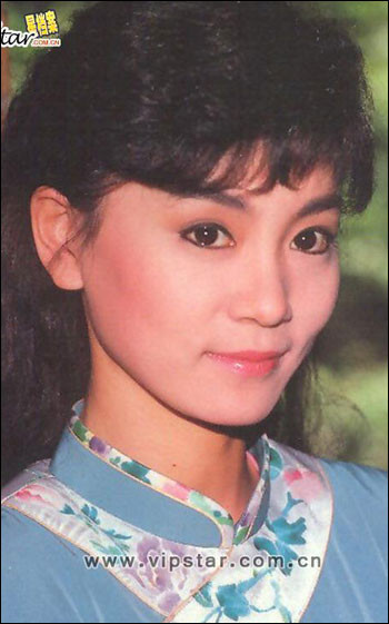 Khi tiếng tăm đã bay cao - bay xa trong làng giải trí, Lưu Tuyết Hoa xây dựng hình ảnh "bất diệt" trong lòng khán giả: "Người đàn bà khóc". Đôi mắt đẹp sẵc sảo nhường ấy vậy mà có thể tuôn rơi trăm nghìn giọt lệ sầu, đôi môi chúm chím như cánh đào hé nở luôn nén mình trước mỗi tiếng nấc buồn thương. Xem thêm: Mỹ nữ Trời ban (P1): Lâm Thanh Hà - Như mây, như gió, lại như sương. Khi tiếng tăm đã bay cao - bay xa trong làng giải trí, Lưu Tuyết Hoa xây dựng hình ảnh "bất diệt" trong lòng khán giả: "Người đàn bà khóc". Đôi mắt đẹp sẵc sảo nhường ấy vậy mà có thể tuôn rơi trăm nghìn giọt lệ sầu, đôi môi chúm chím như cánh đào hé nở luôn nén mình trước mỗi tiếng nấc buồn thương. Xem thêm: Mỹ nữ Trời ban (P1): Lâm Thanh Hà - Như mây, như gió, lại như sương.