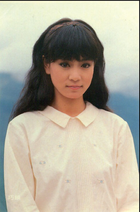 Sinh năm 1959, Lưu Tuyết Hoa nổi danh từ khi còn rất trẻ. Thuộc diện "đàn em" của Lâm Thanh Hà, nhưng Lưu Tuyết Hoa không vì thế mà "kém tiếng" trong nhan sắc cũng như trong tài năng diễn xuất. Xem thêm: Mỹ nữ Trời ban (P1): Lâm Thanh Hà - Như mây, như gió, lại như sương. Sinh năm 1959, Lưu Tuyết Hoa nổi danh từ khi còn rất trẻ. Thuộc diện "đàn em" của Lâm Thanh Hà, nhưng Lưu Tuyết Hoa không vì thế mà "kém tiếng" trong nhan sắc cũng như trong tài năng diễn xuất. Xem thêm: Mỹ nữ Trời ban (P1): Lâm Thanh Hà - Như mây, như gió, lại như sương.