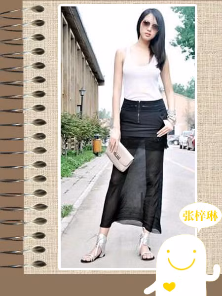 Cũng có lúc cô nàng chọn cho mình những chiếc váy xòe màu sắc rất xì tin, mix cùng áo phông, khỏe khoắn lại nữ tính. Xem thêm: Phong cách thời trang Sao Việt.