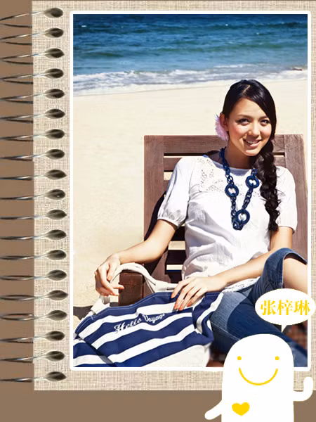 Dịu dàng với nắng vàng và biển xanh. Xem thêm: Phong cách thời trang Sao Việt.